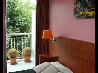Kyriad Direct Centre Gare 2*